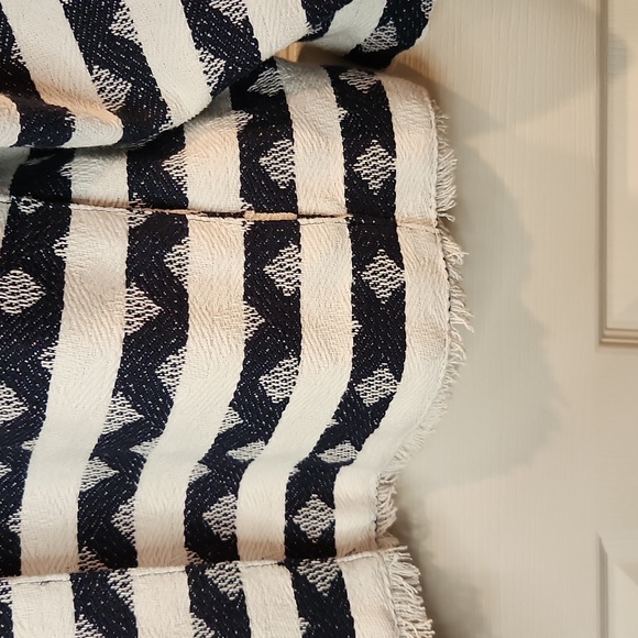 CJ BANKS SIZE 2x heavy blazer style jacket. Beautiful striped, textured fabric. - Picture 4 of 13